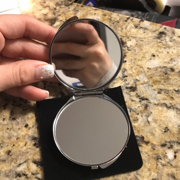 Compact mirror - Picture 3 of 3